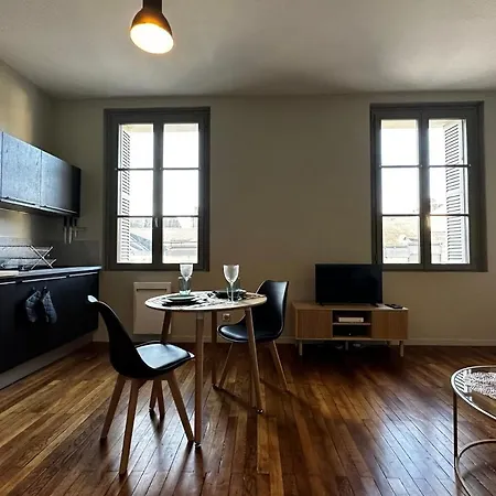 Le Magistral Beautiful One-bedroom In The Historic Heart Of *